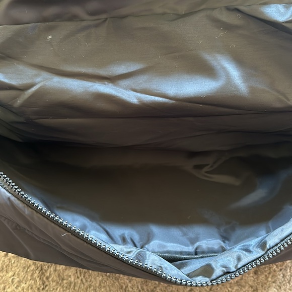 Quilted GAIAM lite traveler duffel bag - Picture 11 of 16